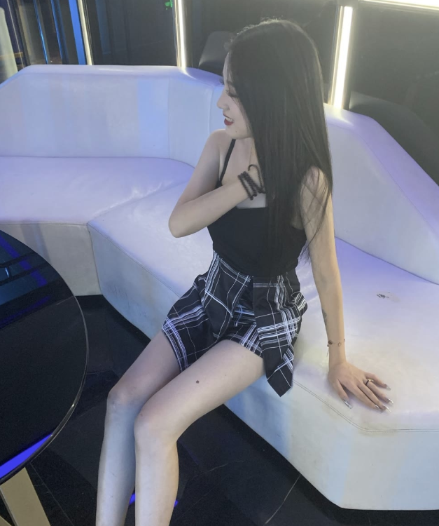 为了赚钱快，刚开始做兼职的小姐姐